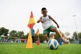 反对者抨击拉波尔塔：诺坎普还没完工，你们到底在庆祝什么？